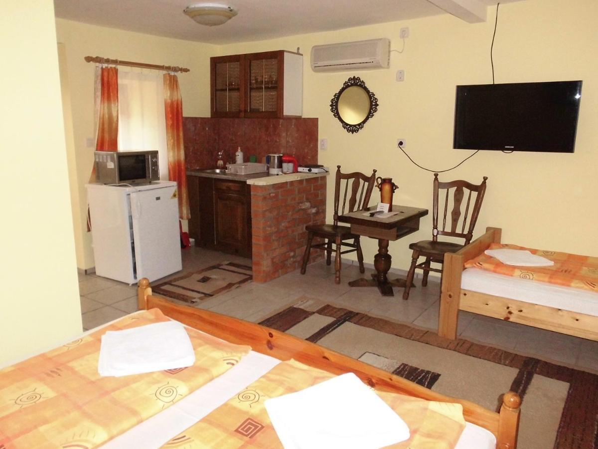 Fenyves Apartman Sarospatak Exterior photo
